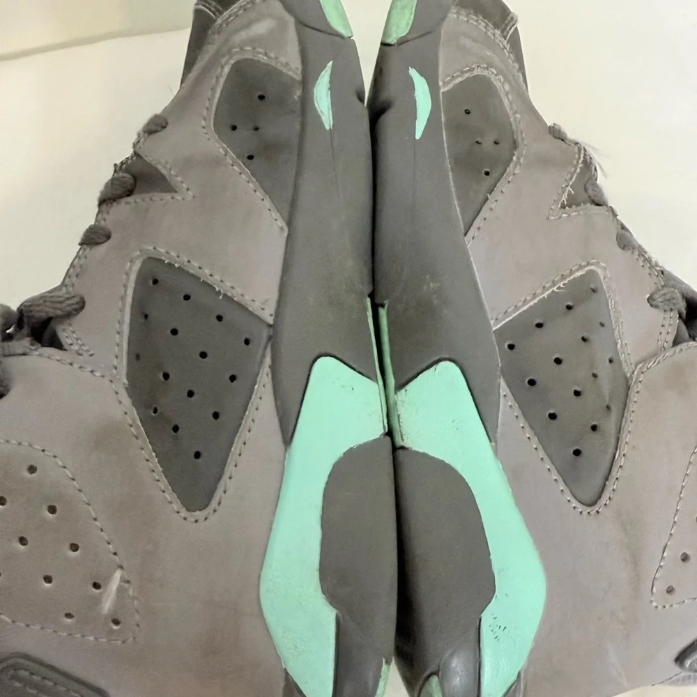 Nike Air Jordan 6 Retro Gray Green Glow Kids Size 12C